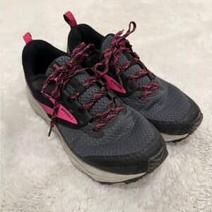 Brooks Women's Charcoal and Fuchsia Athletic Shoes Size 10